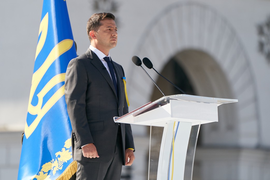 “Не плутайтеся під ногами України”: Зеленський в промові до Дня Незалежності пригрозив опонентам
