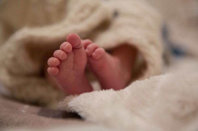 У Тернополі жінка 6 днів ховала новонароджену доньку в шафі