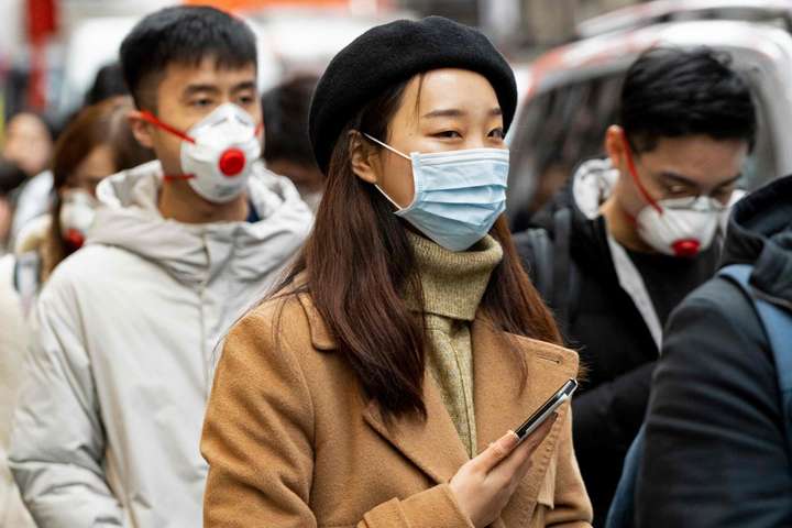 Китай рекомендує носити маски після вакцинації