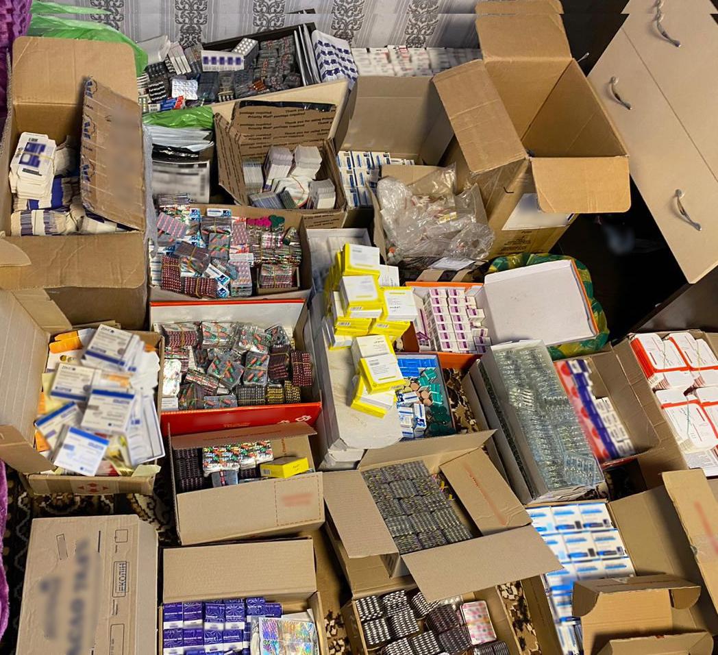 Продавали заборонені ліки: в Україні викрили масштабну контрабанду медпрепаратів