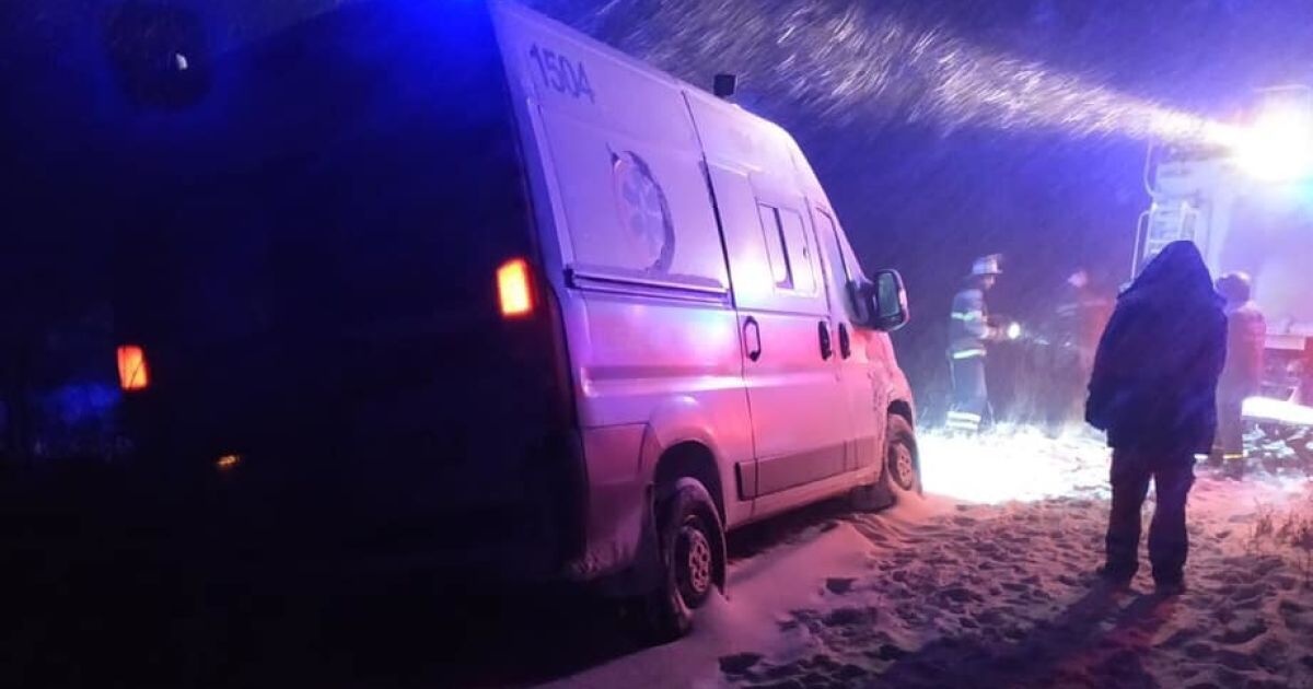 Немовля померло під час пологів у заметеному снігом селі: швидка застрягла в переметах