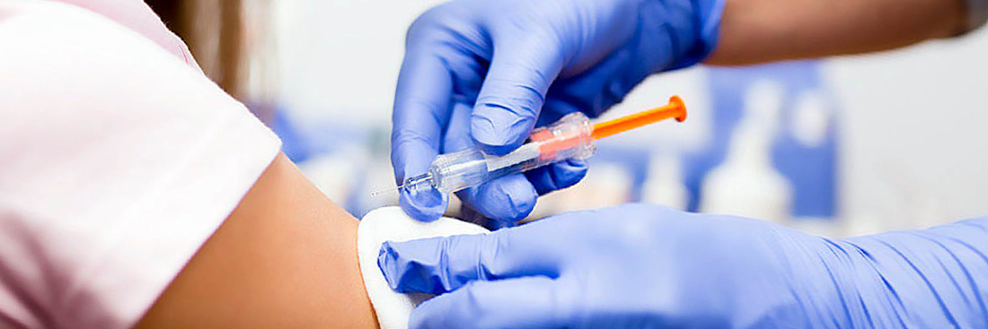 У Києві почалася підпільна VIP-вакцинація від коронавірусу чиновників і бізнесменів. Ціна дози – до 3000 євро
