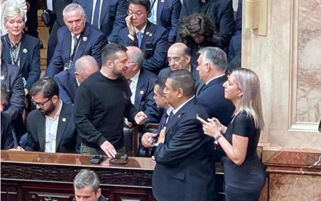 Зеленський поспілкувався з Орбаном під час церемоніїю інавгурації президента Аргентини