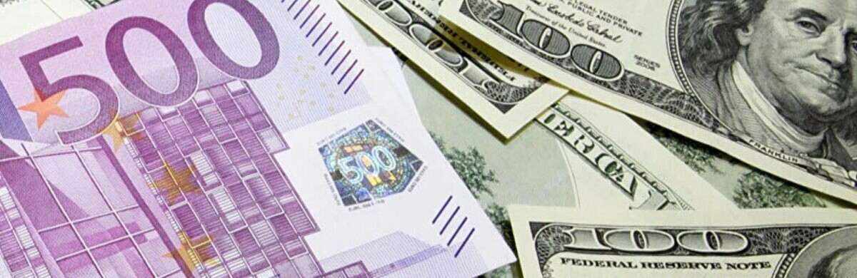 “Долар подолав несподівану межу, такого курсу валют не чекав ніхто”: яка ситуація в обмінниках і чи треба міняти гроші