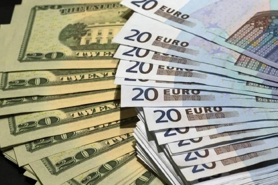 “Курс валют в Україні наближається до рубежа неповернення, це змінить в обмінниках все в кінці січня”: що буде з доларом?